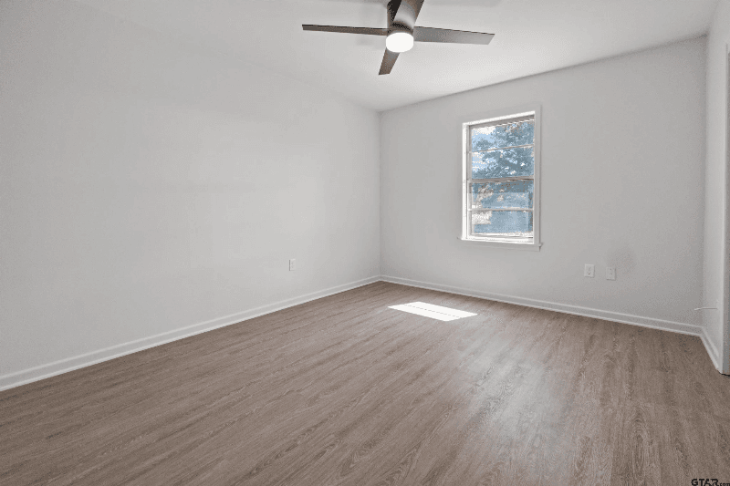 Lindale House: 12752 Fm 16 W
