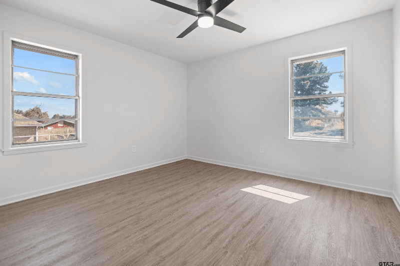 Lindale House: 12752 Fm 16 W
