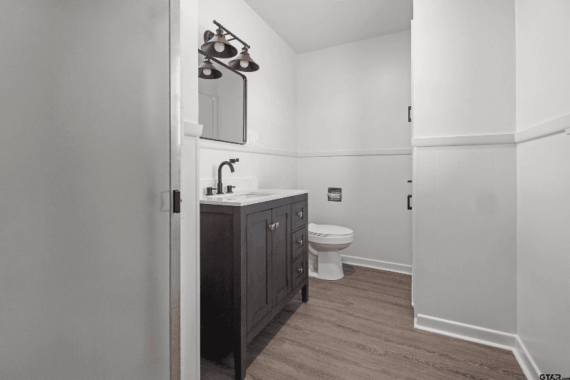 Lindale House: 12752 Fm 16 W