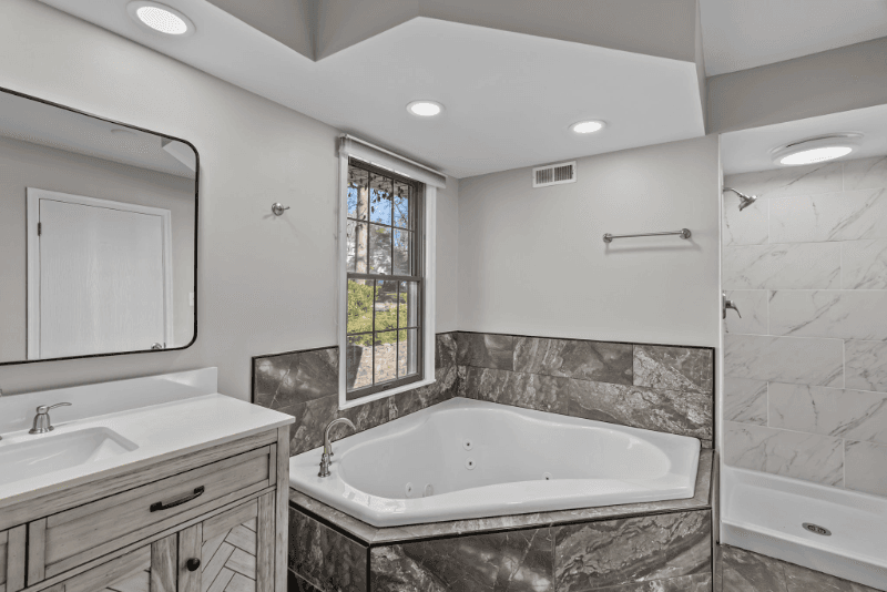 Webster Groves House: 8977 Big Bend Blvd