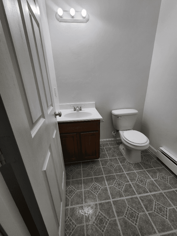 Hartford House: 159 Magnolia St.