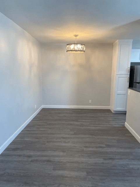 North Hollywood Apartment: 12931 Oxnard St