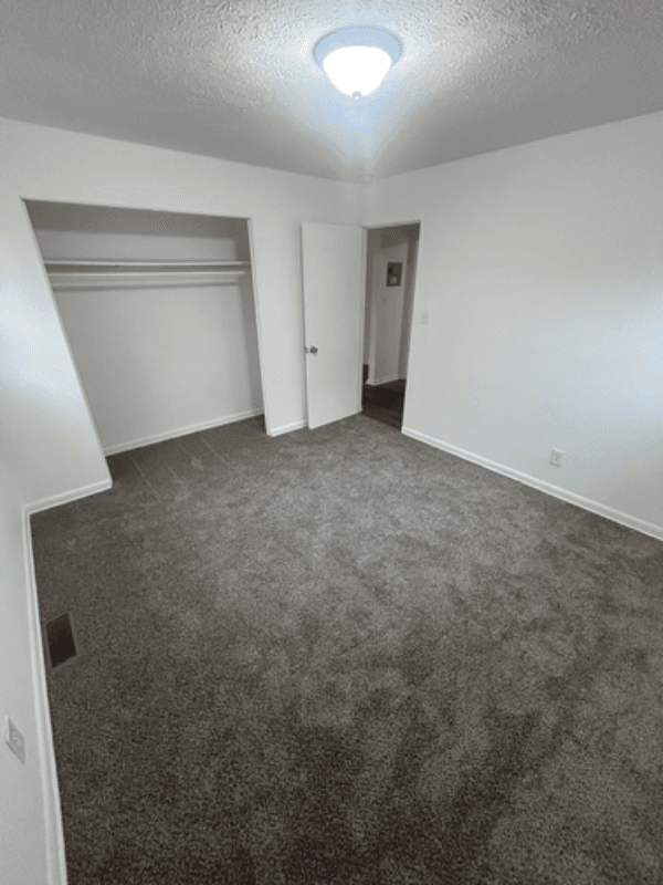 Solon Apartment: 33170 Aurora Road
