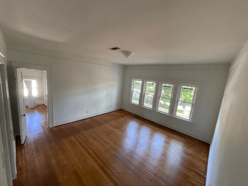 Glasgow Apartment: 402 E Wayne Street