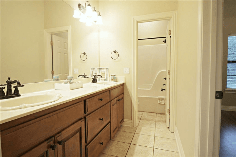 Bentonville House: 3503 SW Baybridge Cv