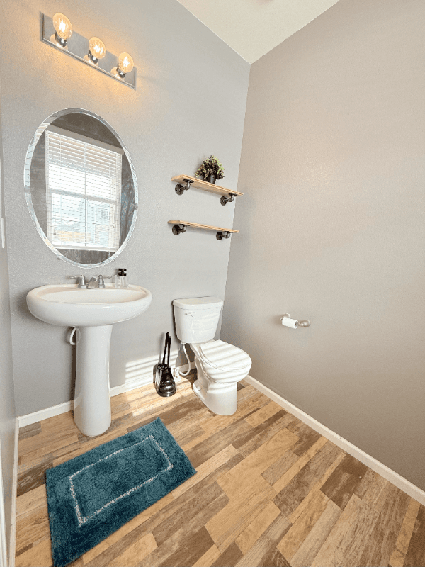 Wellington Single Room: 3634 Daylily St.