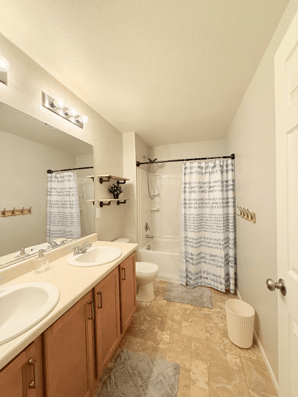 Wellington Single Room: 3634 Daylily St.