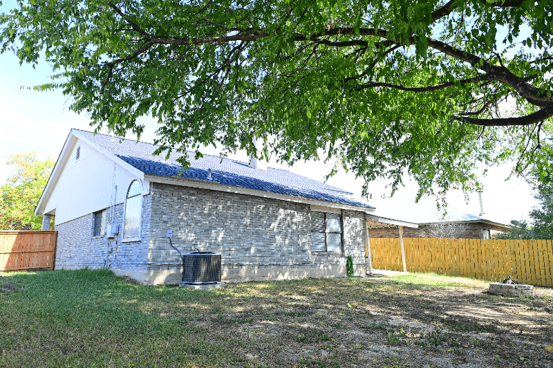San Antonio House: 7011 Beechtrail