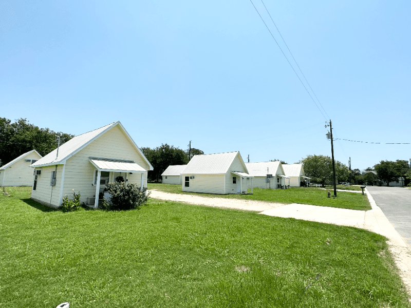 Stockdale Apartment: 403 Free Timber Lane