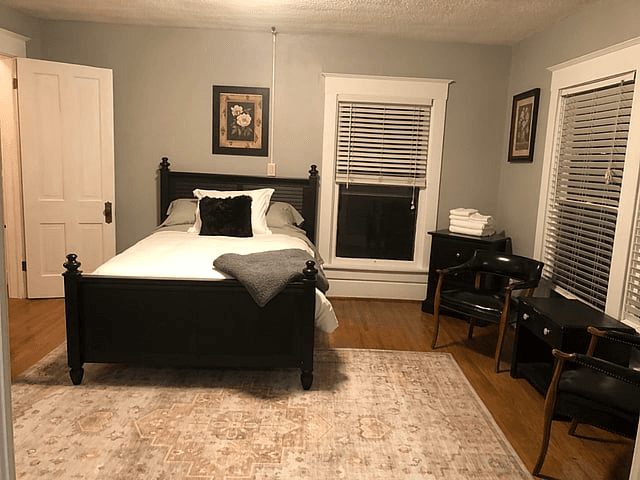 Danville Single Room: 419 N Gilbert St.
