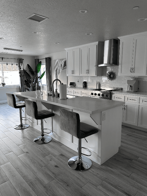 Victorville House: 178 Lakeview