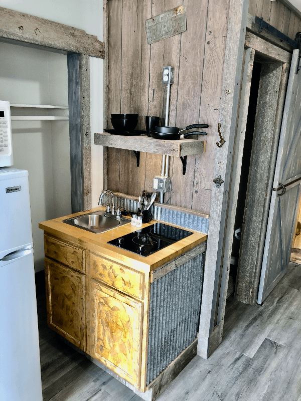 Rapid CIty Apartment: 210 E North St