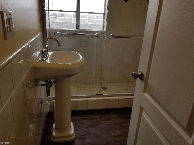 Palmdale House: 22317 East Avenue O