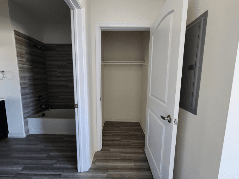Somerset Apartment: 510 Hamilton St