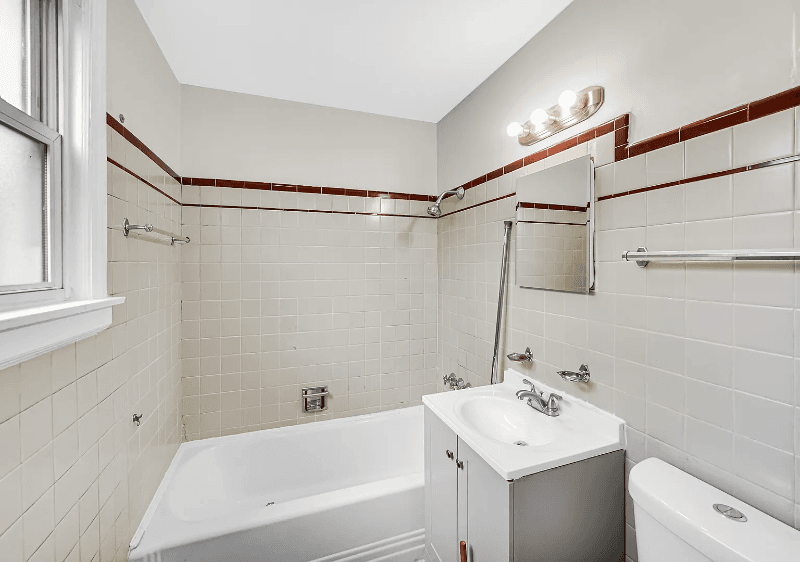 Chicago House: 8900 S Dauphin Ave