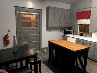 Danville Single Room: 419 N Gilbert St.