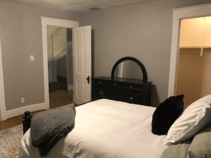 Danville Single Room: 419 N Gilbert St.