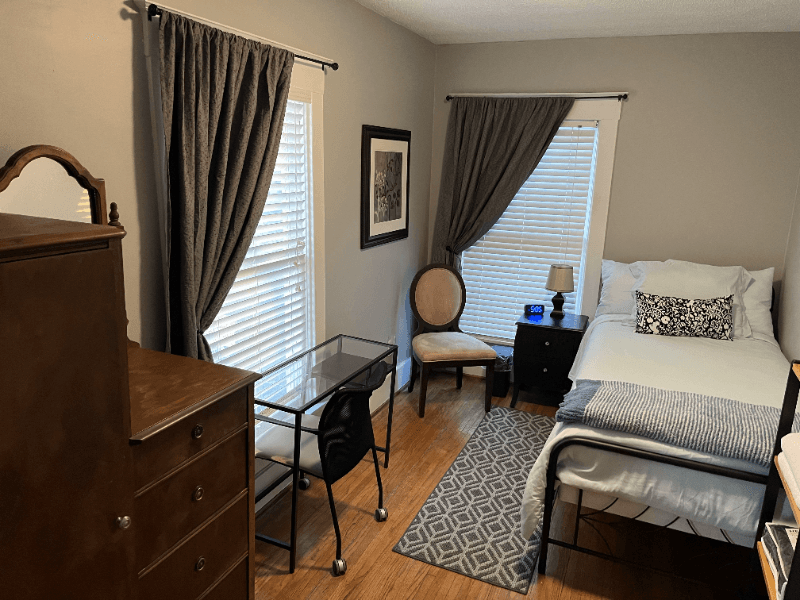 Danville Single Room: 419 N Gilbert St.