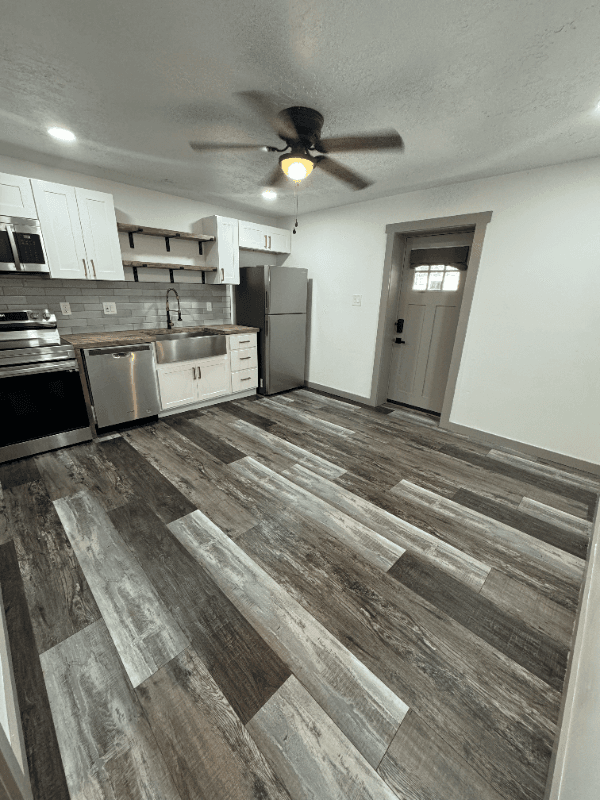Martin Apartment: 534 Lee Street