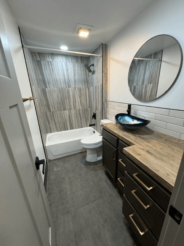 Martin Apartment: 534 Lee Street