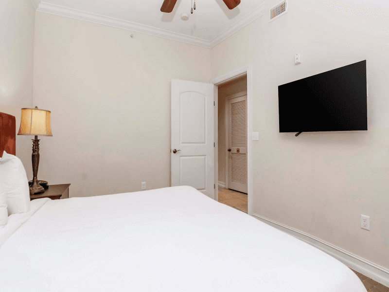 Tampa Condo: 13941 Clubhouse Dr