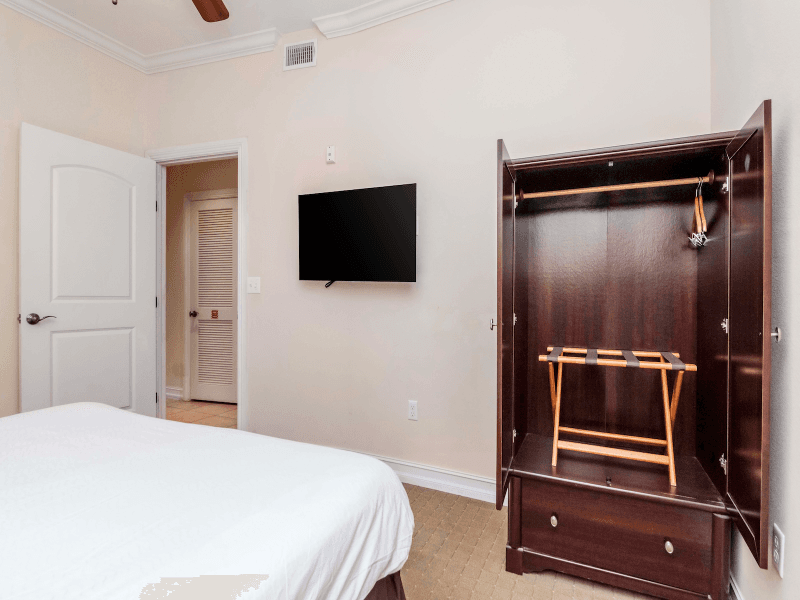 Tampa Condo: 13941 Clubhouse Dr