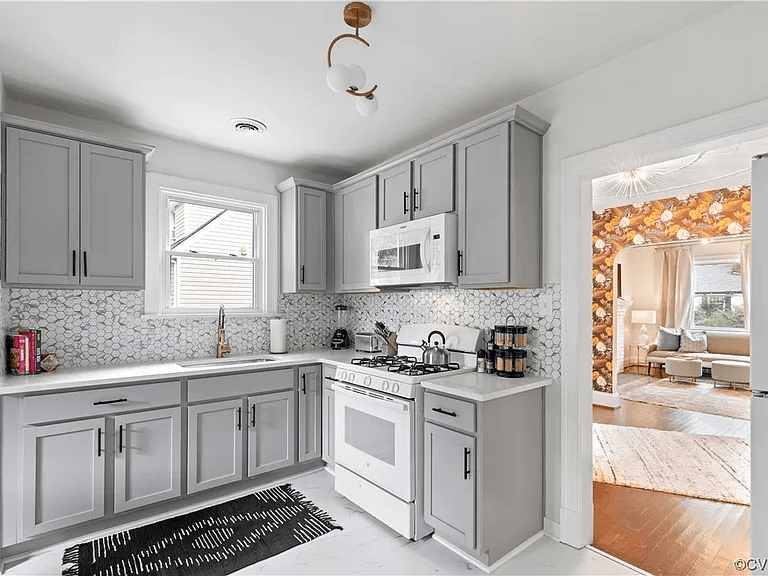 RICHMOND House: 3704 Patrick Ave