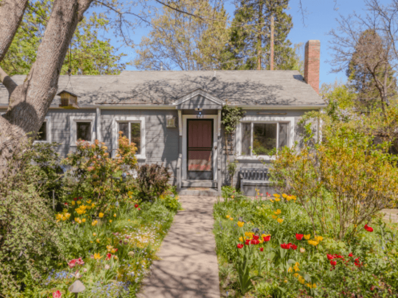 Ashland House: 671 Siskiyou Blvd