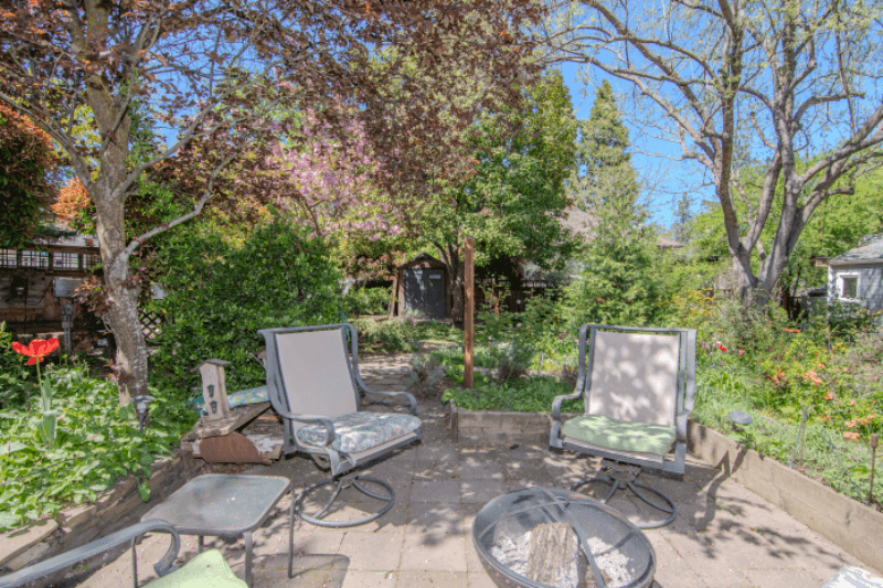Ashland House: 671 Siskiyou Blvd