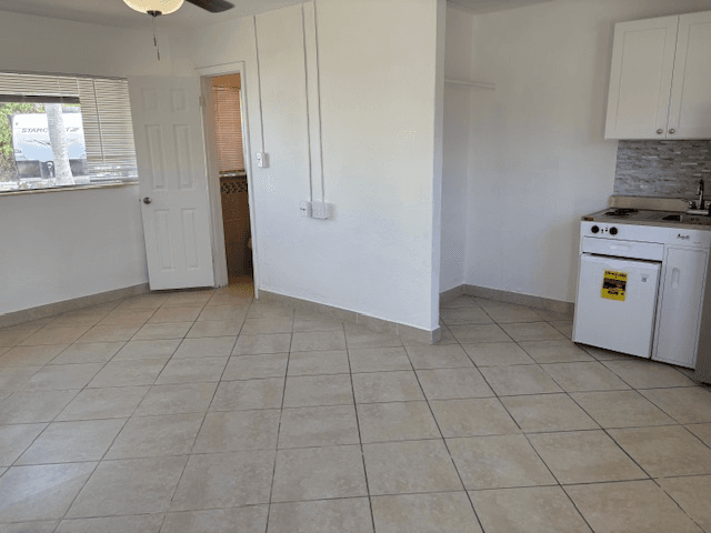 North Fort Myers Apartment: 1064 N Tamiami Trail