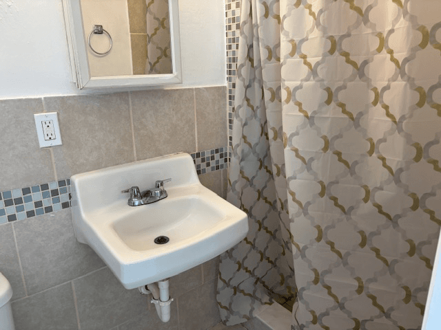 North Fort Myers Apartment: 1064 N Tamiami Trail