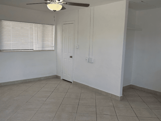 North Fort Myers Apartment: 1064 N Tamiami Trail