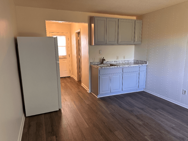 Amherst Apartment: 10 Belchertown Road #4