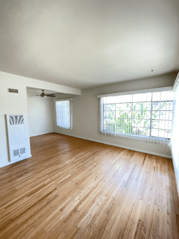 Los Angeles Apartment: 7021 Glasgow Ave