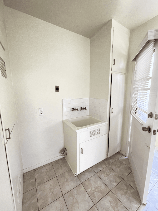 Los Angeles Apartment: 7021 Glasgow Ave
