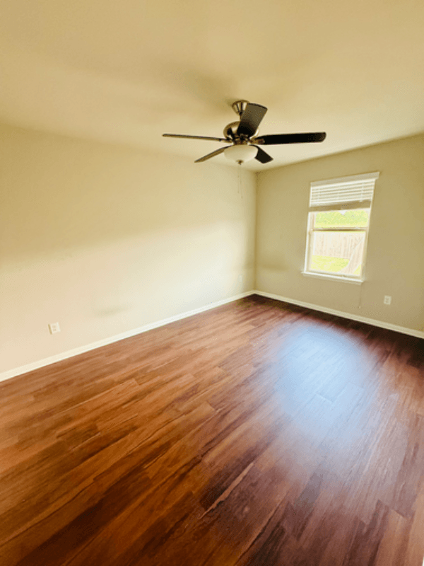 Buda Single Room: 400 Eagle Brook Ln