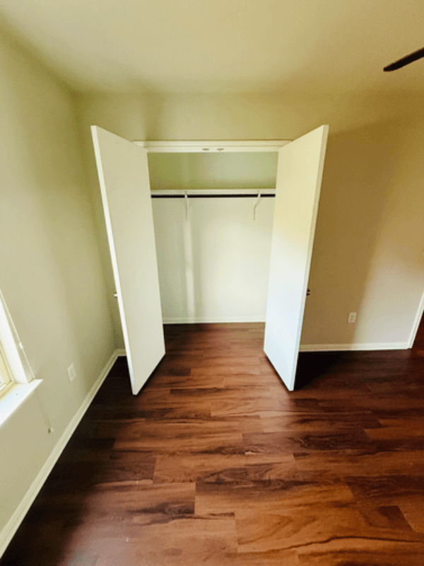 Buda Single Room: 400 Eagle Brook Ln