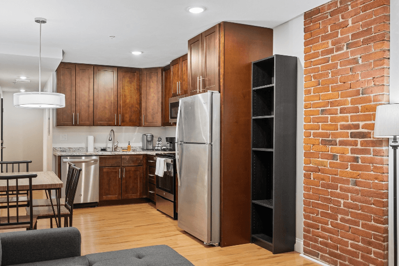 Manchester Apartment: 1361 Elm St