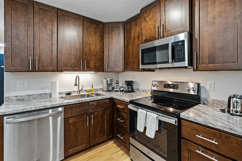 Manchester Apartment: 1361 Elm St