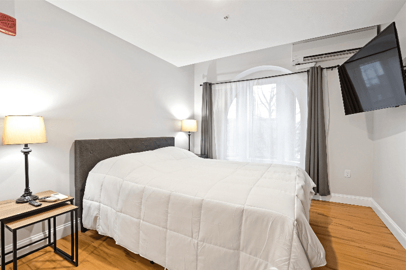 Manchester Apartment: 1361 Elm St