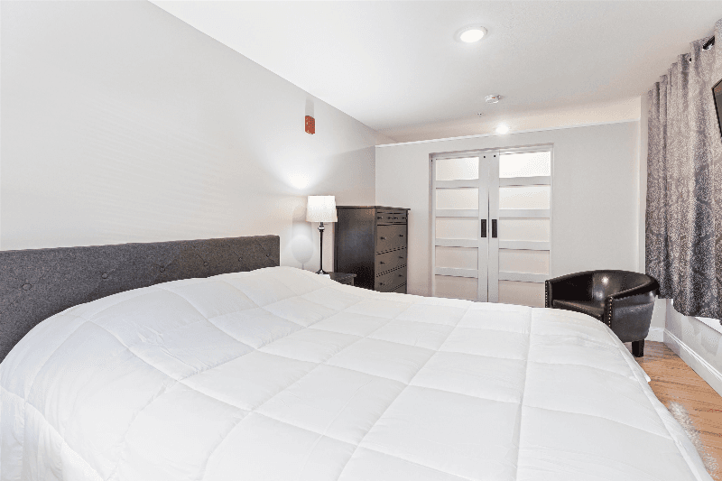 Manchester Apartment: 1361 Elm St
