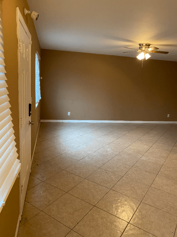 Lake Elsinore House: 16510 Lakeshore Drive