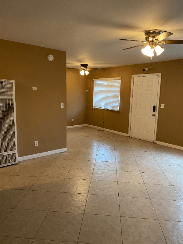 Lake Elsinore House: 16510 Lakeshore Drive