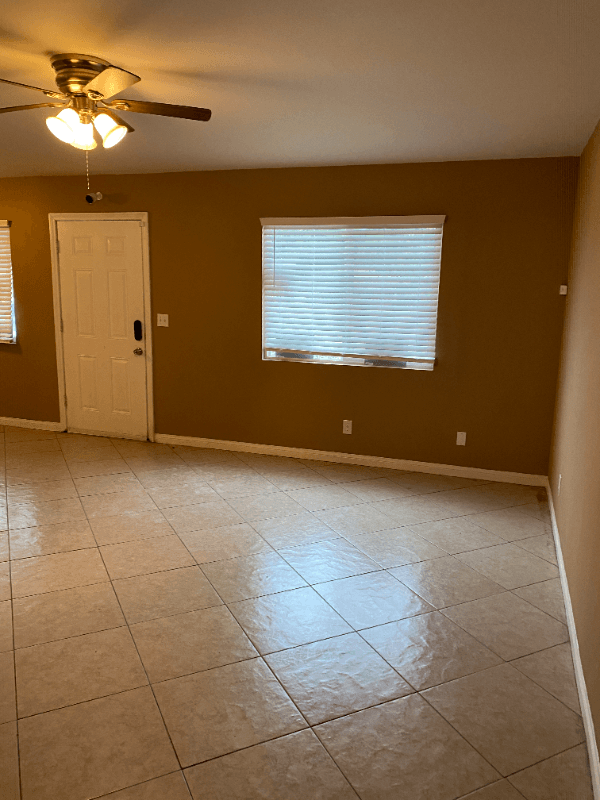 Lake Elsinore House: 16510 Lakeshore Drive