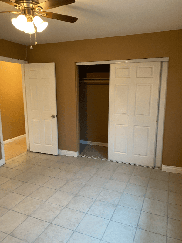 Lake Elsinore House: 16510 Lakeshore Drive