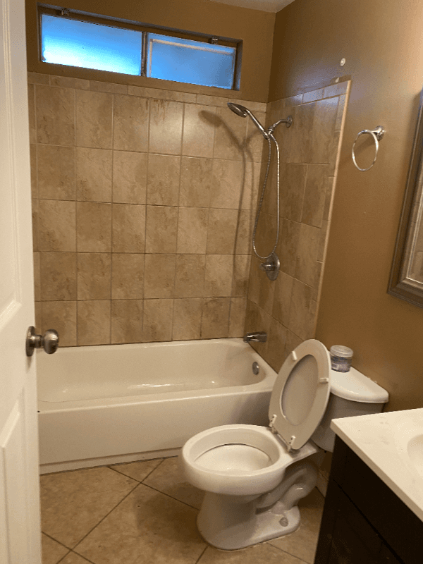 Lake Elsinore House: 16510 Lakeshore Drive