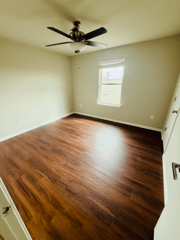 Buda Single Room: 400 Eagle Brook Ln