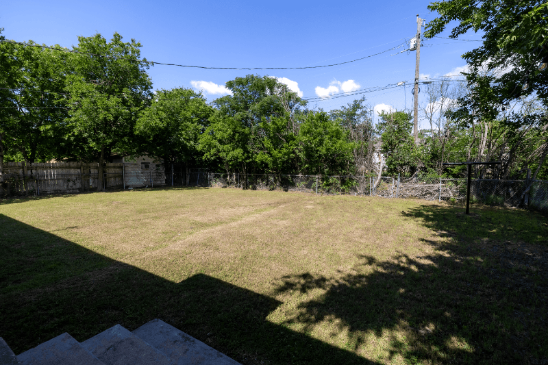Killeen House: 901 Conder St