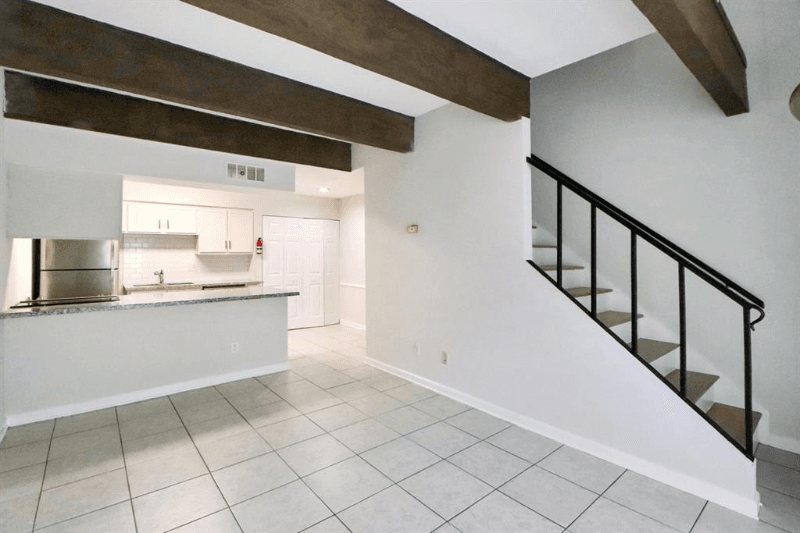 Houston Condo: 5929 Queensloch Dr