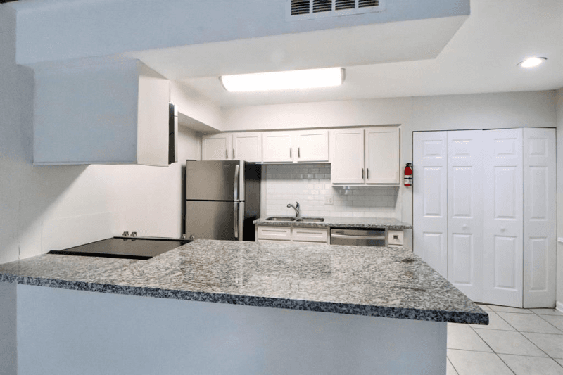 Houston Condo: 5929 Queensloch Dr